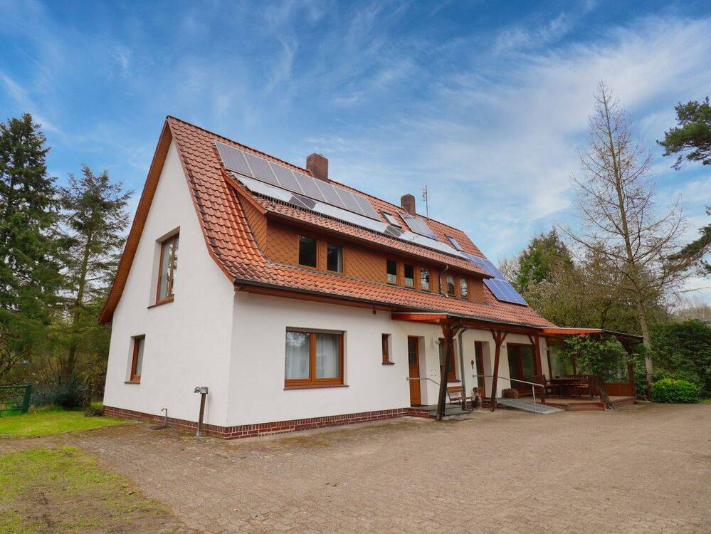 Thumbnail-Großzügiges Ein-Zweifamilienhaus in Barver mit 220 qm, Kamin und großem Grundstück in ruhiger Lage