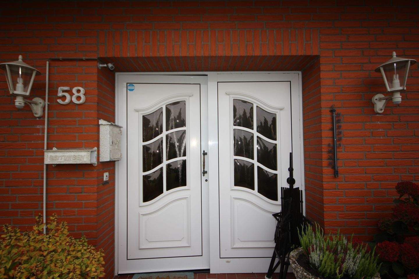 Thumbnail-Freistehendes Einfamilienhaus mit großem Grundstück!