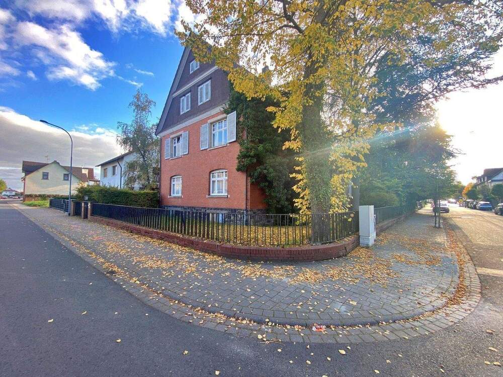 Thumbnail-MIT WOHNRECHT: Großzügiges Arzt-Haus mit ca. 320 m² Wohnfläche auf 795 m² Grundstück – Heizung neu (2026)