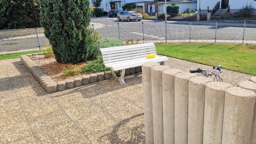 Thumbnail-Gepflegtes Mehrfamilienhaus mit Balkonen und Stellplätzen