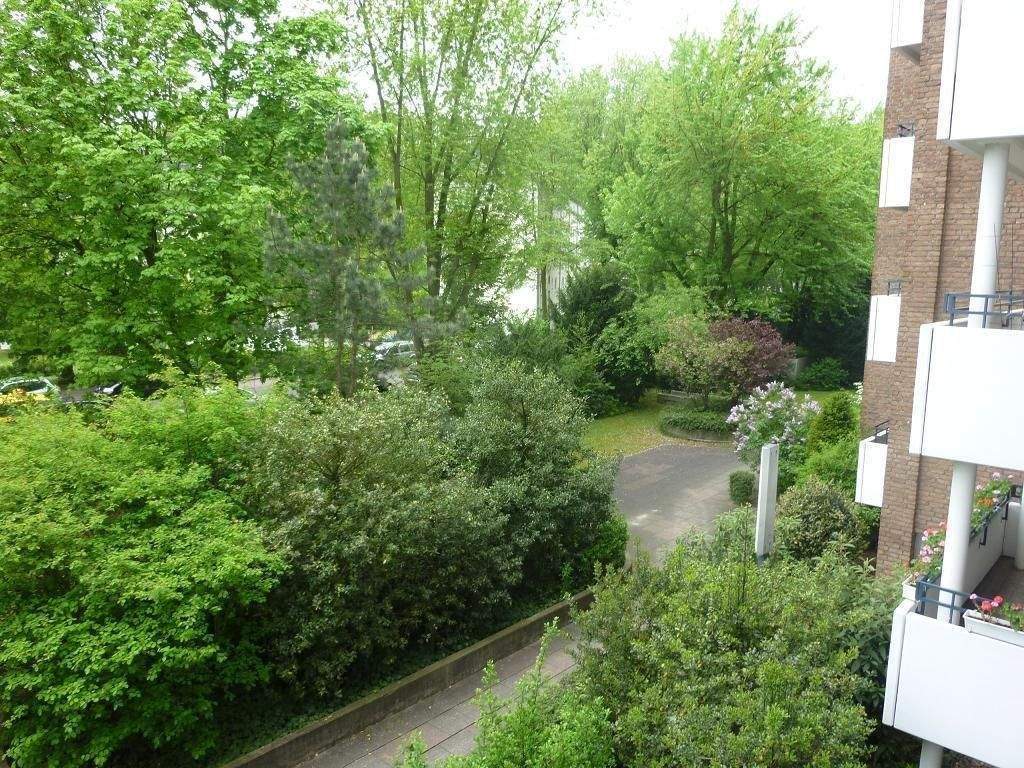 Thumbnail-Mörsenbroich-Nähe Zoopark: schicke 2 Zi.Whg. 68 m², neues Bad, EBK mögl., gr.Sonnenbalkon,Lift, TG-Stellplatz