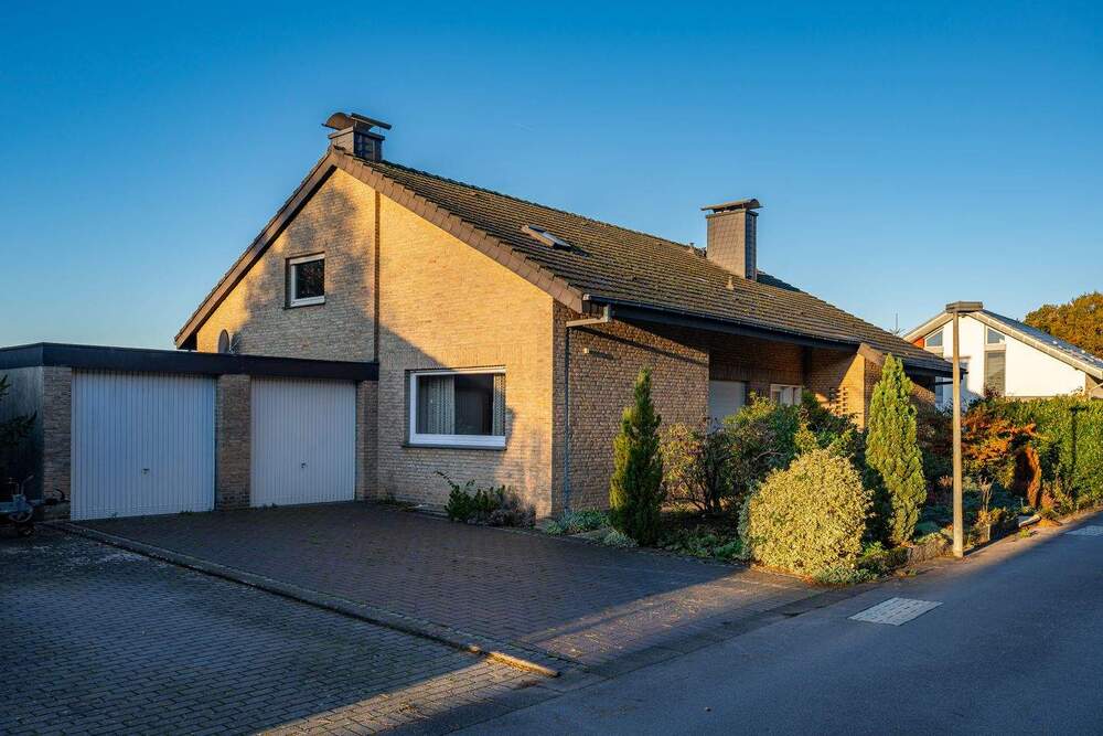 Thumbnail-Exklusives Wohnen am Fuße des Teutoburger Walds: Großzügiges Einfamilienhaus mit umfangreicher Wohn- und Nutzfläche in Toplage von Steinhagen