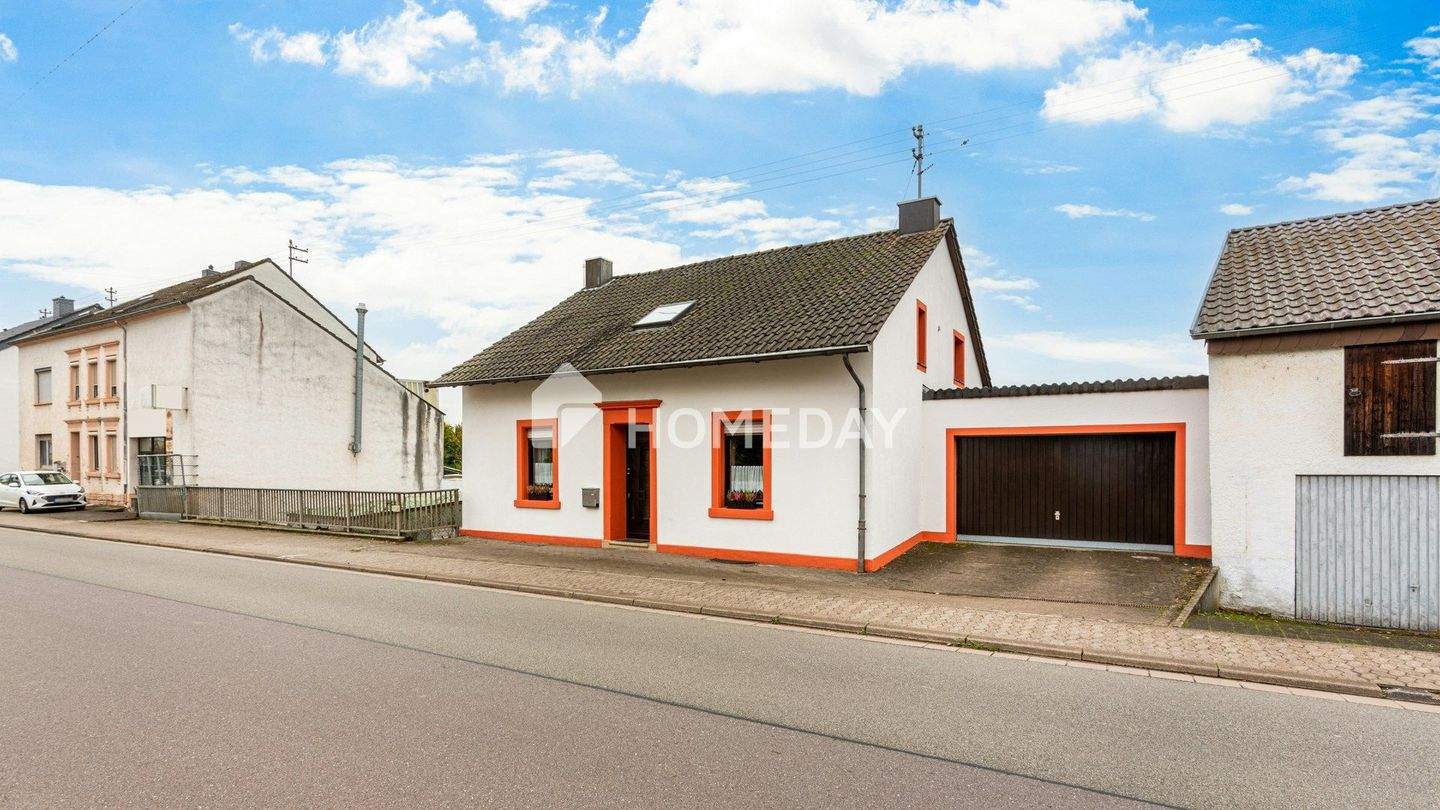 Thumbnail-Hier wohnt, wer das Echte schätzt: charmantes EFH mit Einliegerwohnung, großem Garten und Garage