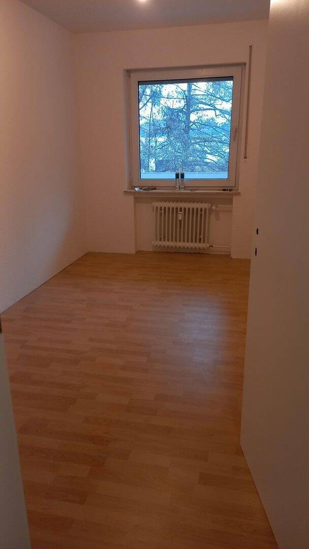 Thumbnail-Helle, sanierte 4-ZKBWC mit Balkon, neuer Küche & Stellplatz - 83 m², Paderborn-Sennelager