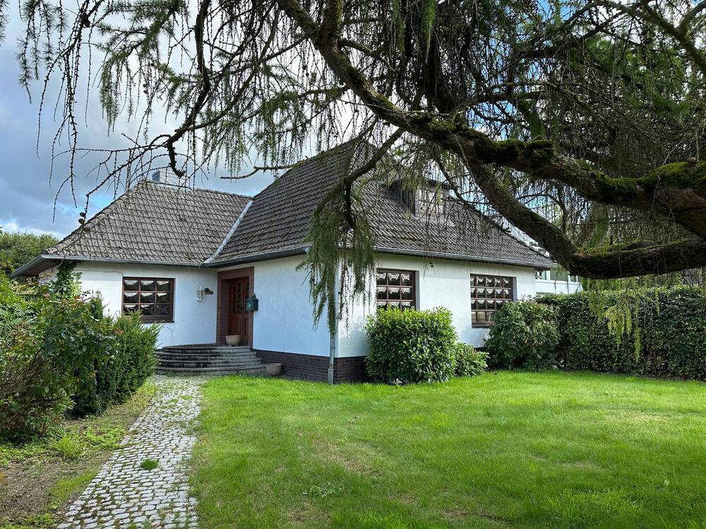 Thumbnail-COURTAGEFREI!! Charmanter Bungalow mit ausgebautem Dachgeschoss, Keller, großem Garten und Garage – ca. 733 m² Grundstücksfläche, optional erweiterbar