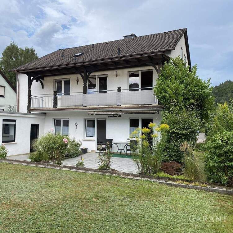 Thumbnail-Großzügiges Zweifamilienhaus mit schönem Garten und Ausbaureserve im Dachgeschoss