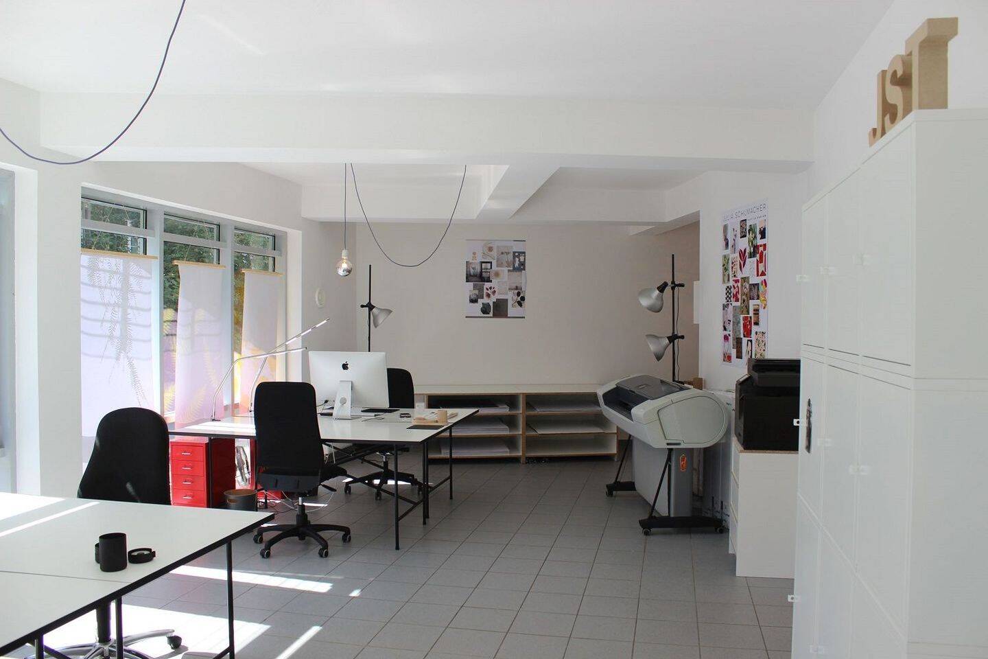 Thumbnail-Möblierter Schreibtischplatz im Französischen Viertel - 2 TageWoche, ab sofort