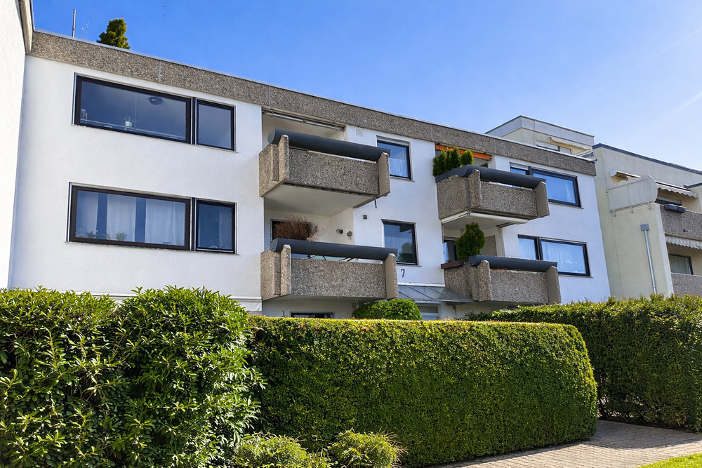 Thumbnail-Top renovierte 4-Zimmerwohnung mit Balkon, sonniger Terrasse und Garten in bevorzugter Lage