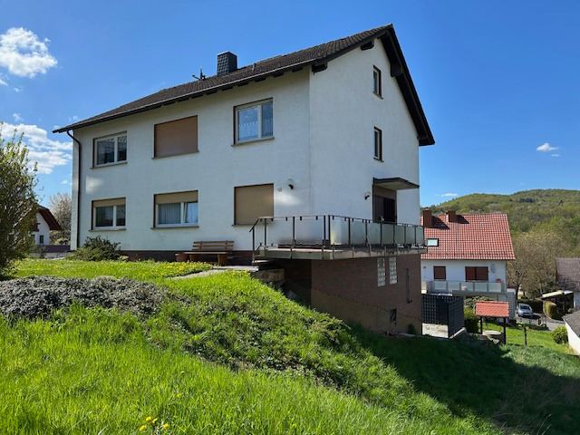 Thumbnail-Massives großzügiges Zweifamilienwohnhaus mit freier 