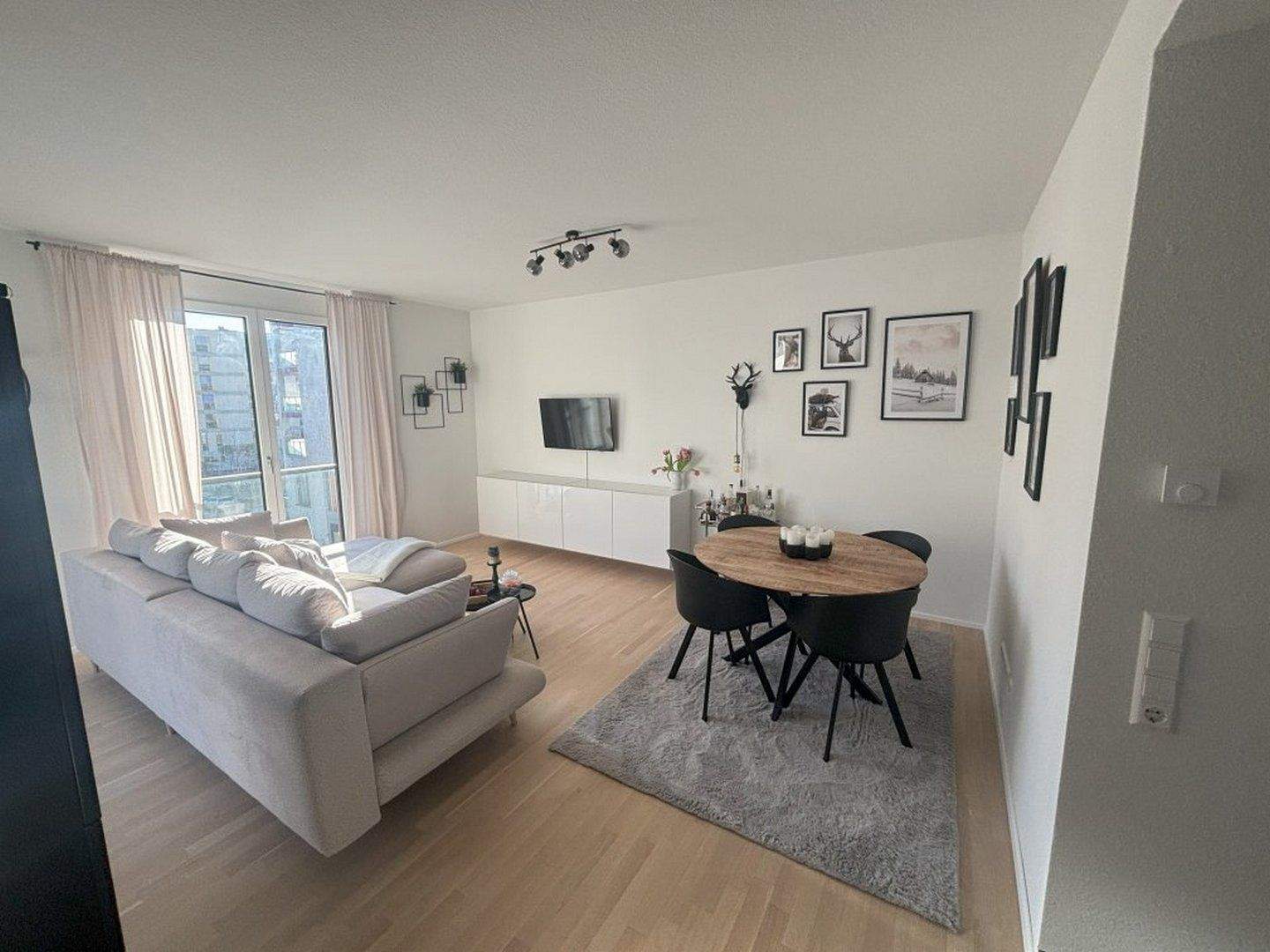 Thumbnail-Moderne 3-Zimmer-Wohnung mit Balkon in Stuttgart Nord