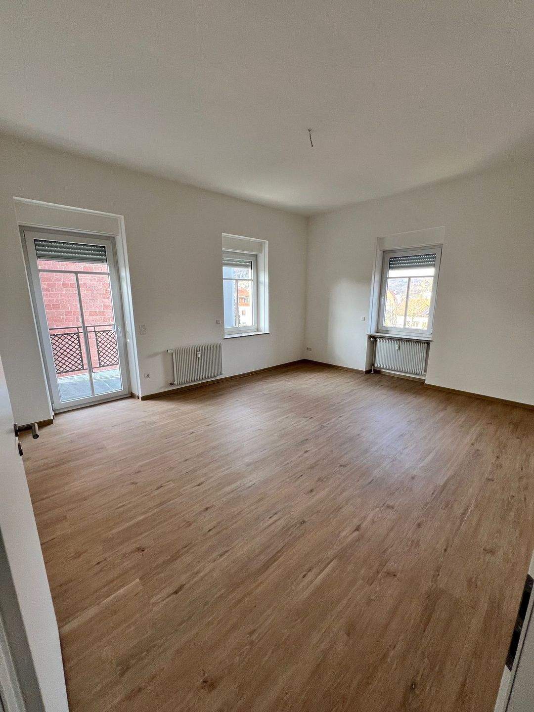 Thumbnail-Erstbezug nach Komplettsanierung! Aparte 2 - Zimmerwohnung mit Balkon in zentraler Lage