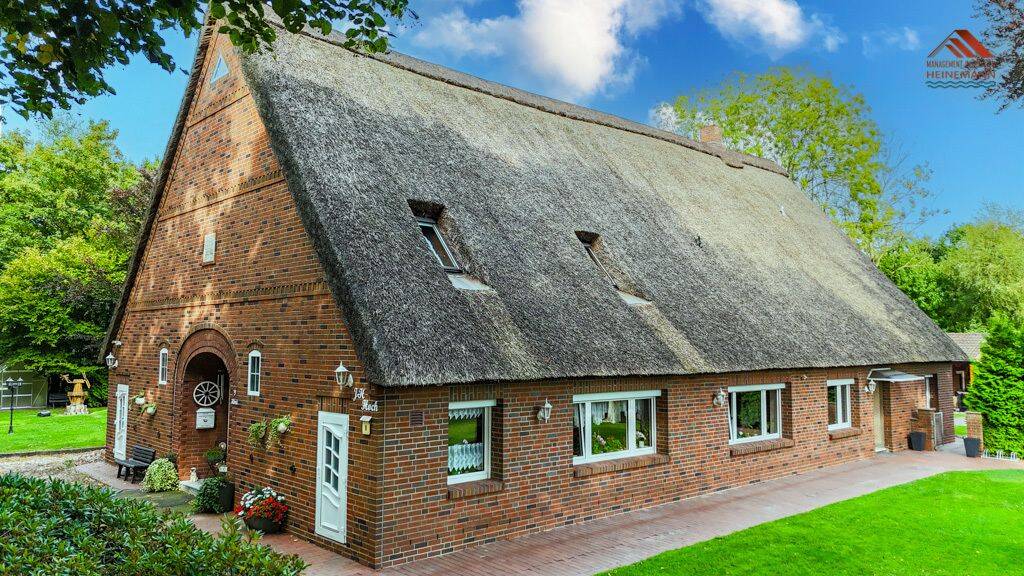 Thumbnail-Großes Reetdach-Zweifamilienhaus auf ca. 3400m² in Sievern