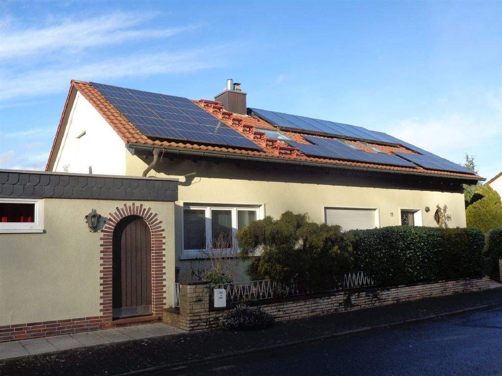 Thumbnail-Wertheim-Hofgarten: sehr gepflegtes Wohnhaus mit drei Wohnungen