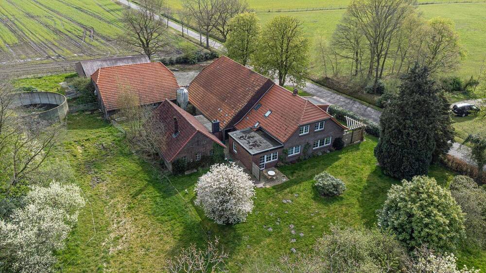 Thumbnail-gepflegter Resthof mit Wohn- u. Wirtschaftsgebäuden und 1,5 ha Ländereien