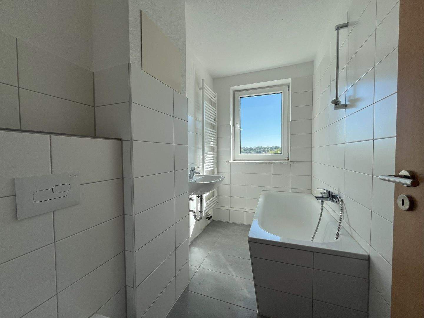 Thumbnail-Lass die Sonne rein...helle, moderne 2-Zimmer-Wohnung, einzugsfertig nach Renovierung, Einbauküche gegen Aufpreis möglich