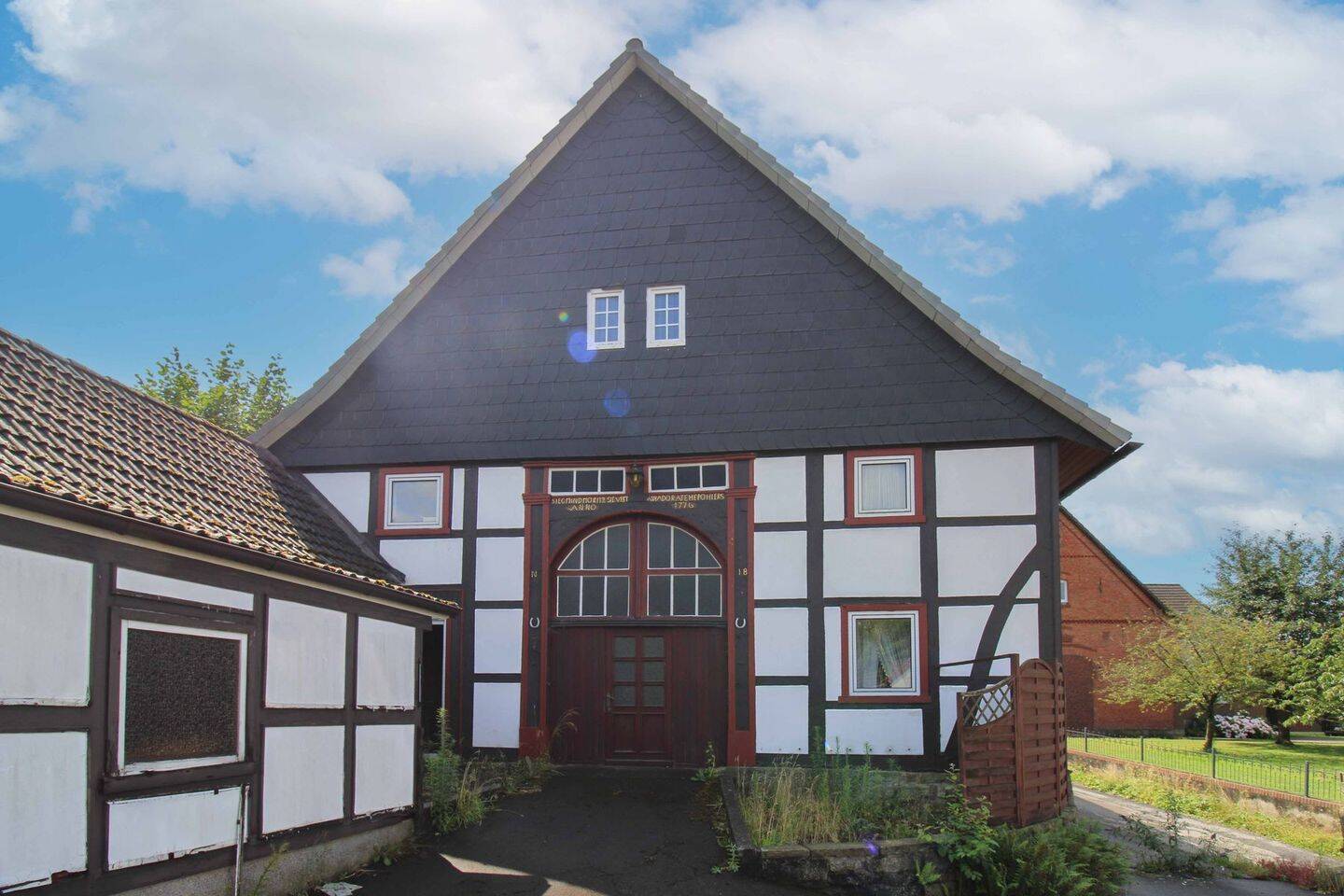 Thumbnail-Denkmalgeschütztes EFH mit Gestaltungspotenzial in Vorstadtlage