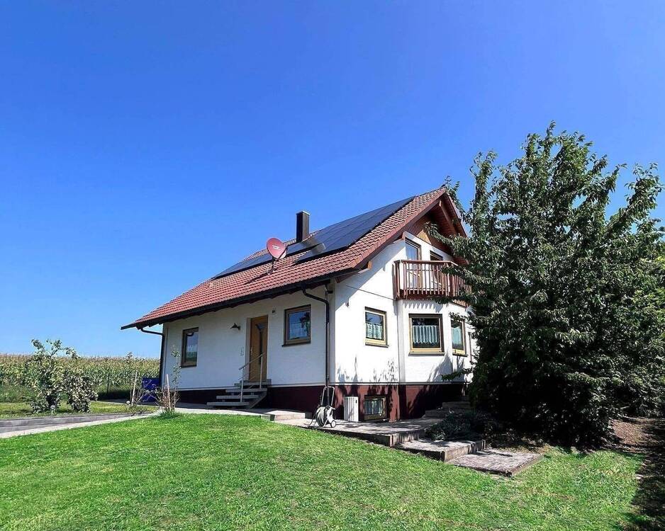 Thumbnail-Schönes Einfamilienhaus mit großem Grundstück und Traumblick ins Grüne!