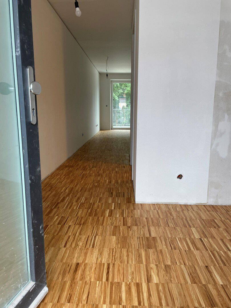 Eingang mit Sicht aufs Parkett