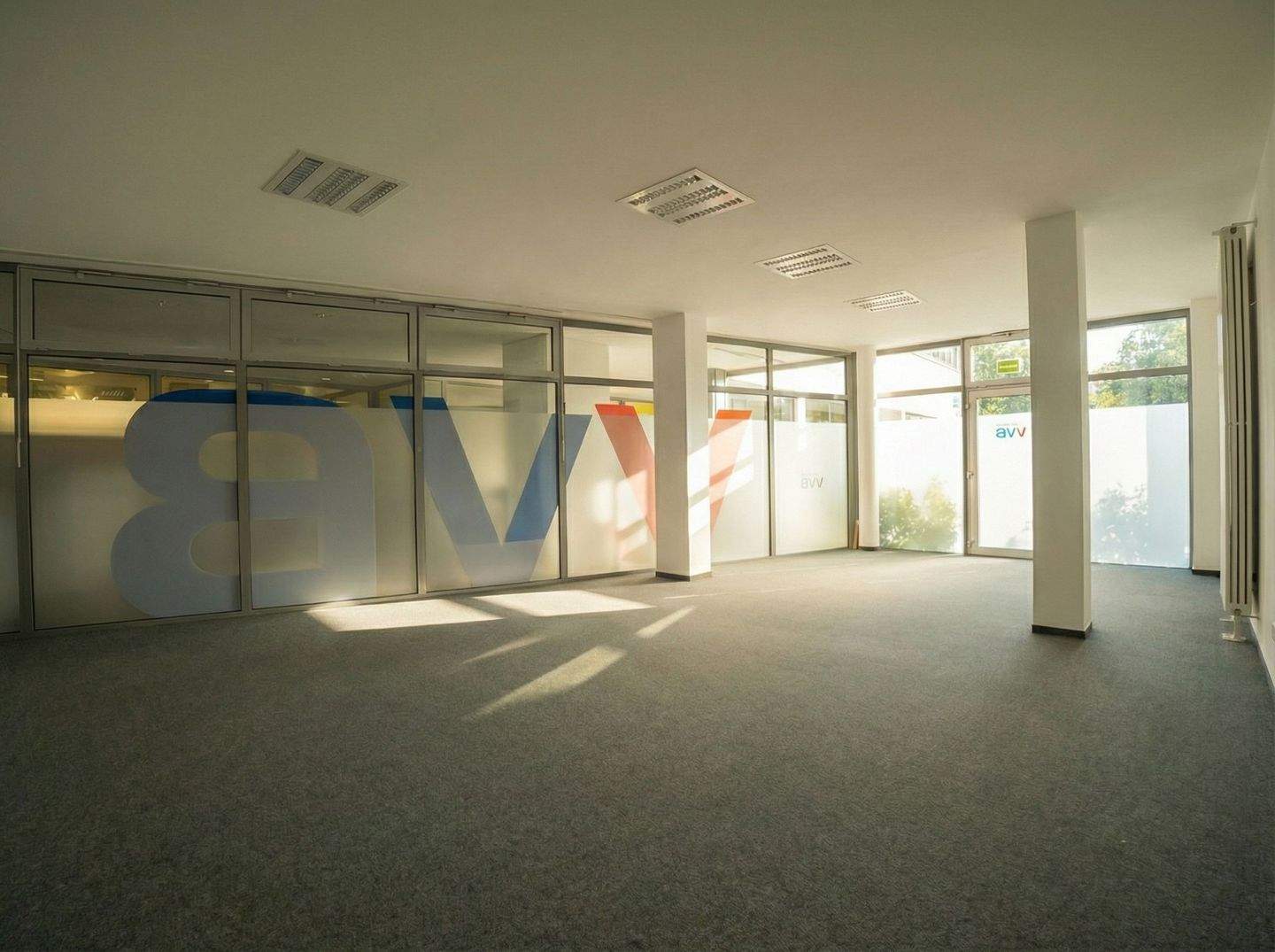 Thumbnail-Hohe Visibilität im Erdgeschoss! Gewerbeeinheit in Saarlouis-City zur Miete!