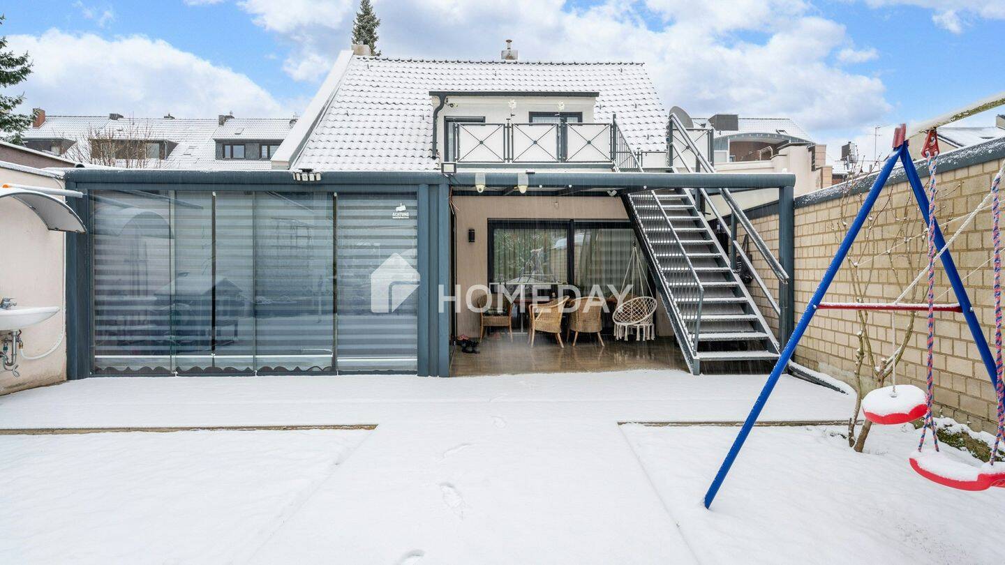 Thumbnail-Zwei Einfamilienhäuser mit Garten, Terrasse, Balkon und Wintergarten auf 208 m²