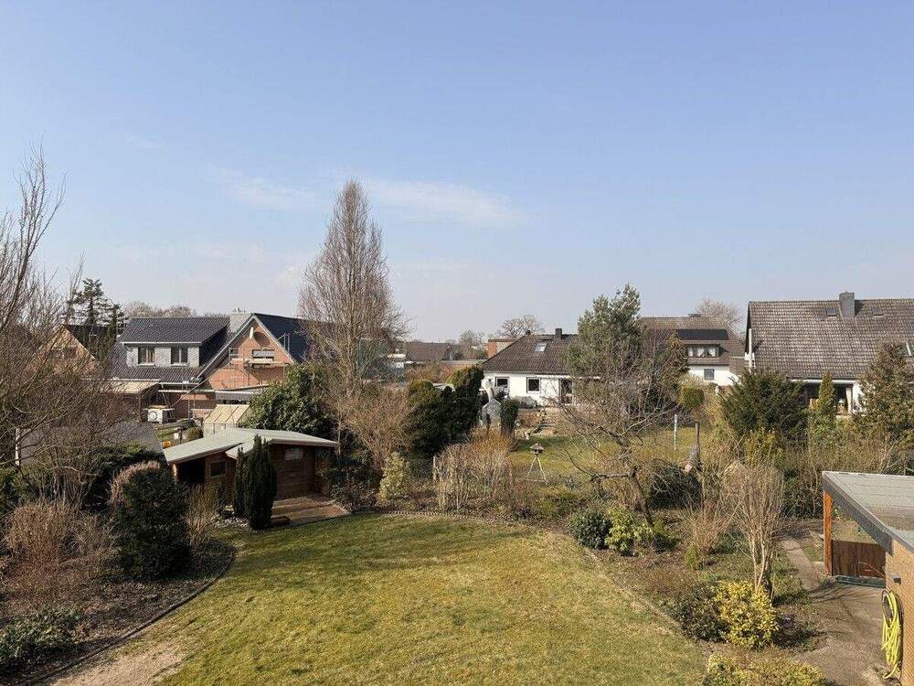 Thumbnail-...über den Dächern von Lahausen! Sanierte Obergeschosswohnung mit toller Loggia!