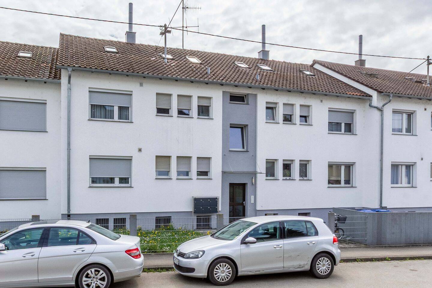 Thumbnail-Teilmodernisiertes, vollvermietetes Mehrfamilienhaus mit 6 Einheiten in Nürtingen-Oberensingen