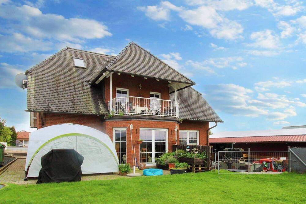 Thumbnail-Wohnen und Arbeiten: EFH mit Büro, Garagen, Garten und großer Halle. Gesamt: 654m²