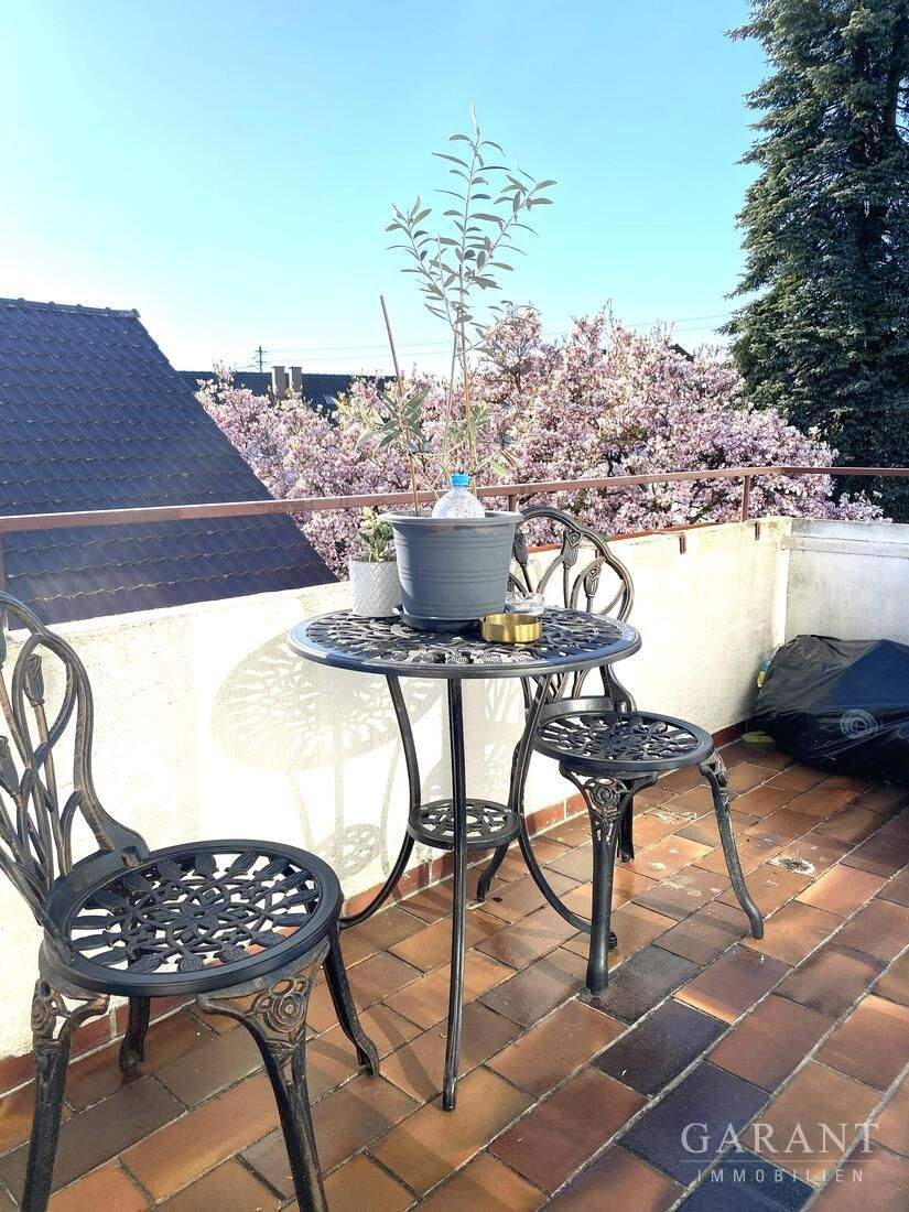 Thumbnail-Sehr gut geschnittene 2 12 Zimmer-Wohnung in toller Lage mit Balkon und Garage!