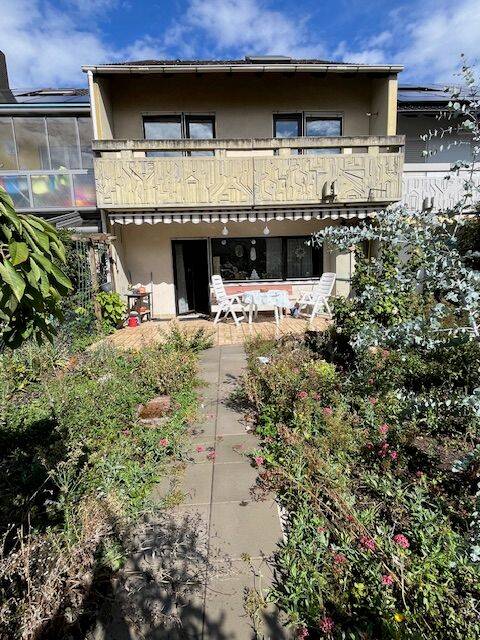 Thumbnail-Attraktives, massiv gebautes Reihenmittelhaus, voll unterkellert, 3 Schlafzimmer, mit zus. Ausbaureserve im DG, sonniger Garten, Garage, Stellplatz...