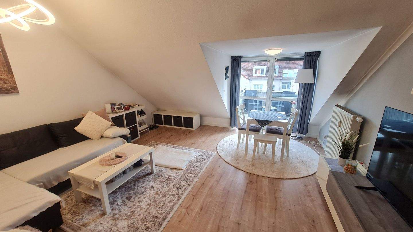 Thumbnail-Gepflegte 3 Zimmer-Dachgeschoss Wohnung mit Loggia und TG-Stellplatz -BEZUGSFREI