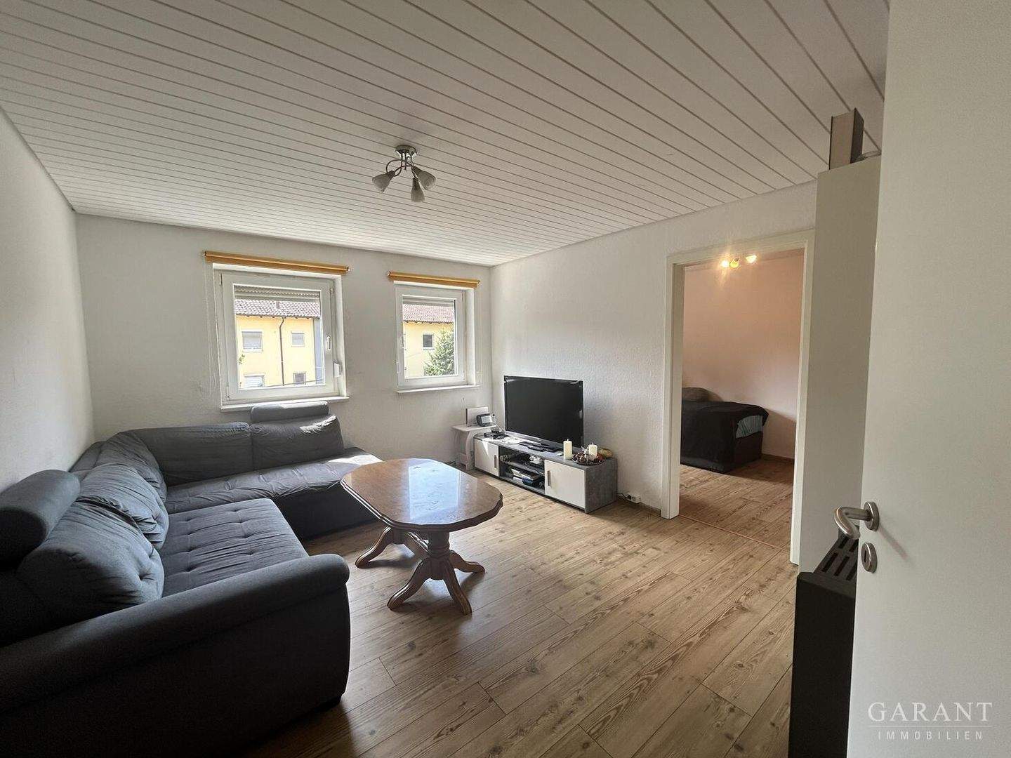 Thumbnail-Clever wohnen, statt teuer kaufen! Charmante 3 Zimmer-Wohnung im Erbbaurecht in Zuffenhausen (Rot)