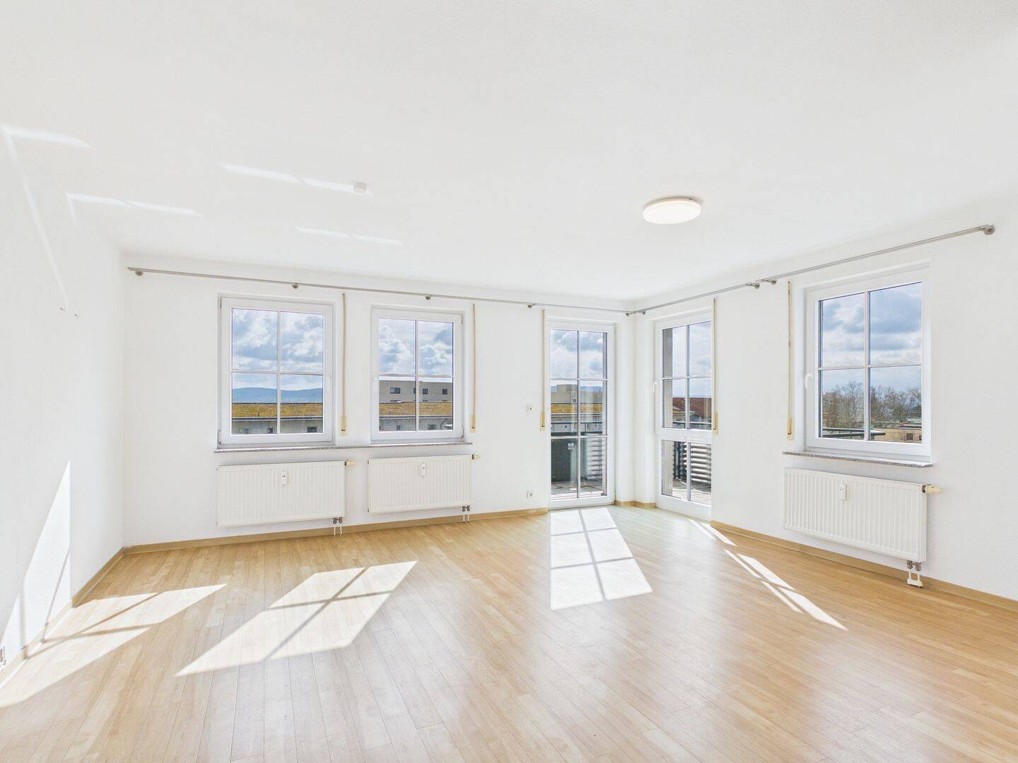 Thumbnail-Großzügige 3 Zimmer-Wohnung mit Balkon und Stellplatz in Waiblingen zu verkaufen