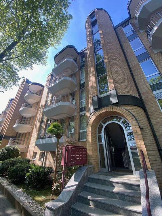 Thumbnail-Großzügige 3-Zimmer-Wohnung mit Südbalkon und Tiefgarage