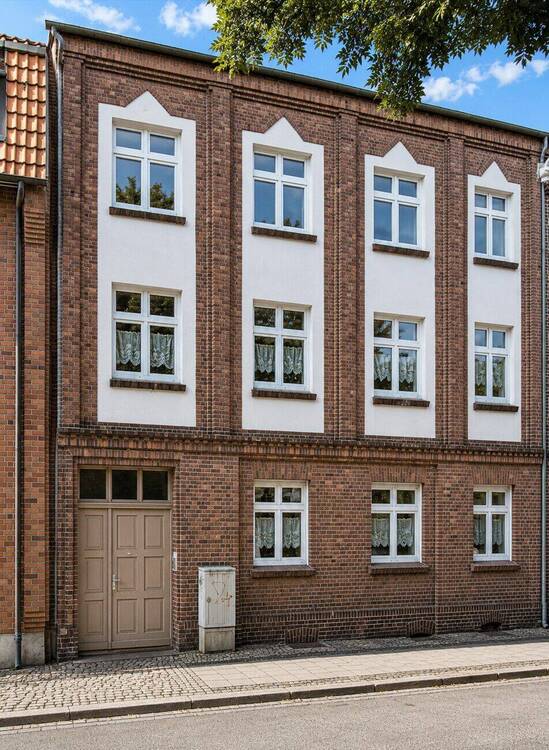 Thumbnail-Geräumige 3-Zimmer-Altbauwohnung mit Balkon in direkter Nähe vom Rathaus
