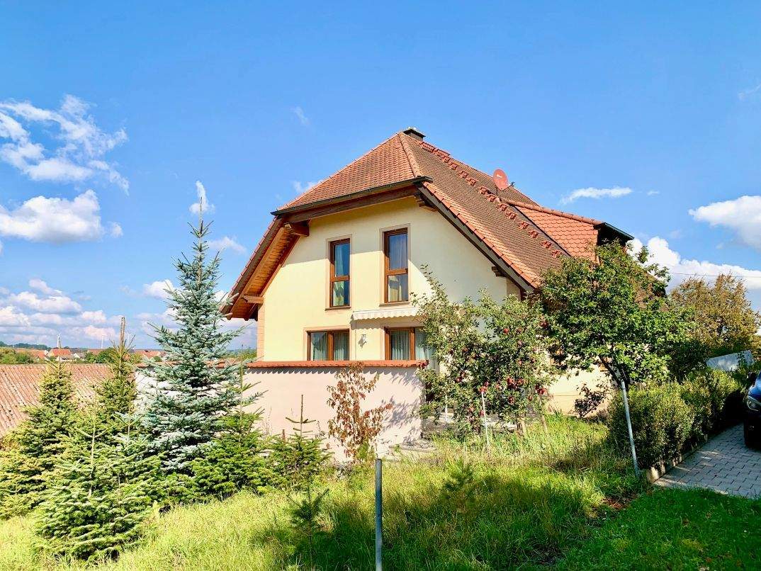 Thumbnail-Wohnen im Grünen: Großzügiges Einfamilienhaus mit vielseitigen Nutzungsmöglichkeiten, separatem Wellnessbereich und herrlichem Weitblick