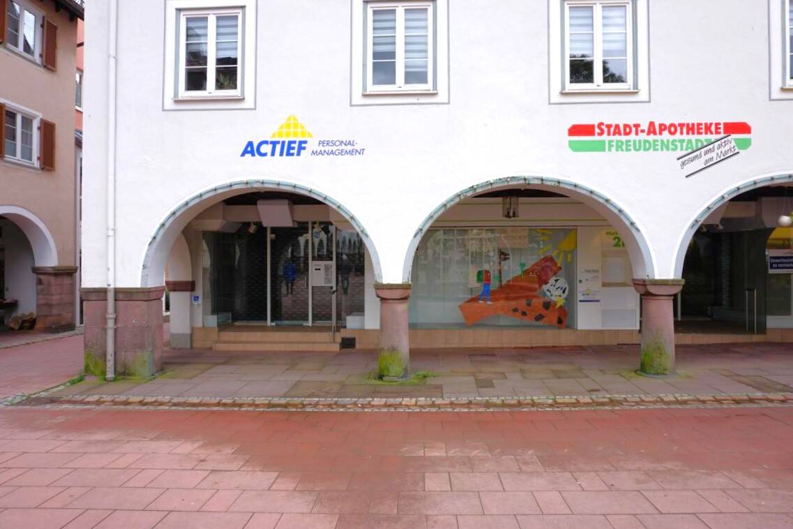 Thumbnail-Ladenlokal mit viel Schaufensterfläche direkt am Marktplatz von Freudenstadt