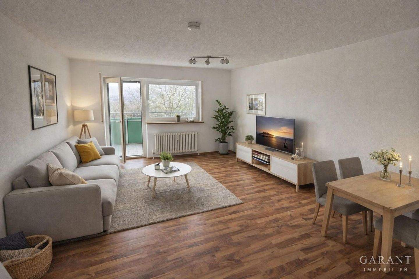 Thumbnail-Sofort freie 3 Zimmer-Wohnung mit Balkon, Pkw-Außenstellplatz und Keller