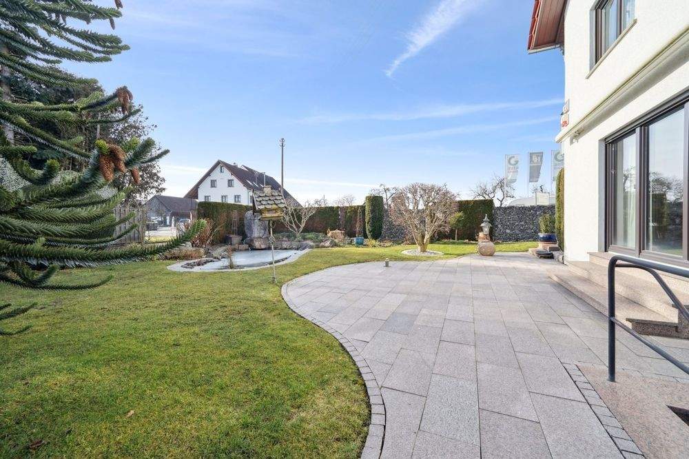 Thumbnail-Große Doppelhaushäflte mit 2 Doppelgaragen und angrenzenden Baugrundstück