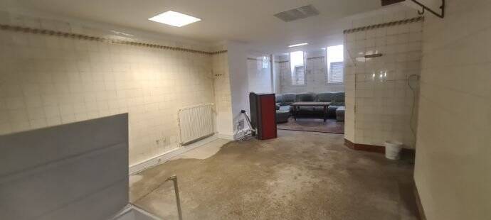 Thumbnail-Kelleratelier oder -studio an Zufahrtsstraße zum Paunsdorf Center mit Küche und Bad