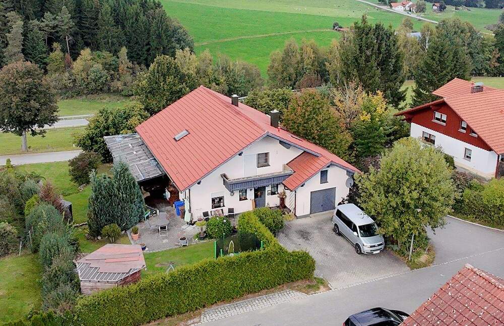 Thumbnail-RESERVIERT! - Großzügiges Zweifamilienhaus mit Garten und unverbaubarer Aussicht