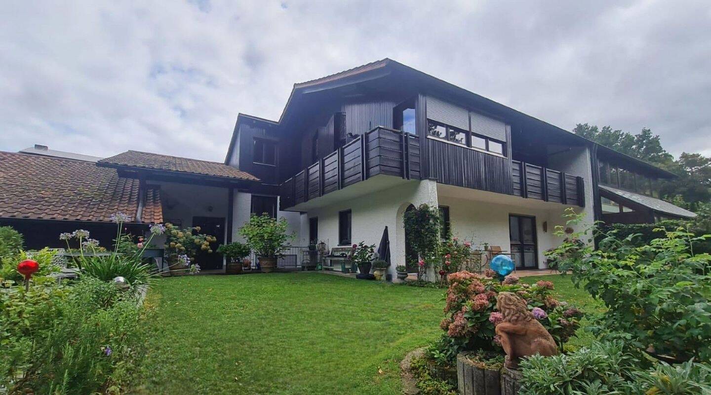 Thumbnail-Exklusive Doppelhaushälfte m. Einliegerwohnung TOP Lage Blick