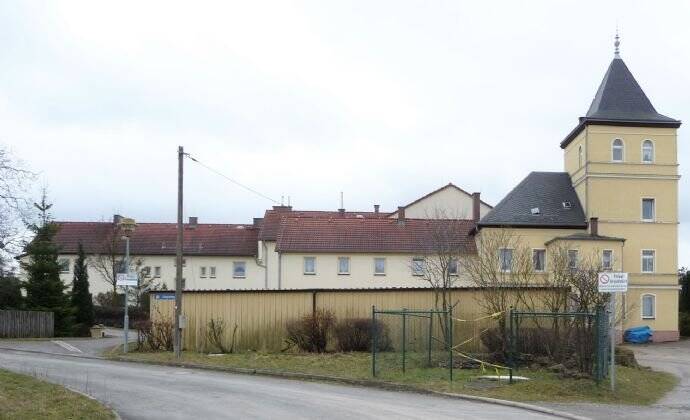 Thumbnail-Teilsaniertes Mehrfamilienhaus mit 16 WE (davon 9 vermietet) und großem Grundstück provisionsfrei zu verkaufen