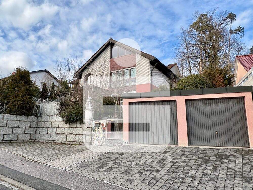 Thumbnail-Einfamilienhaus mit Enliegerwohnung in Ammerndorf...Viel Platz und toller Blick inklusive!