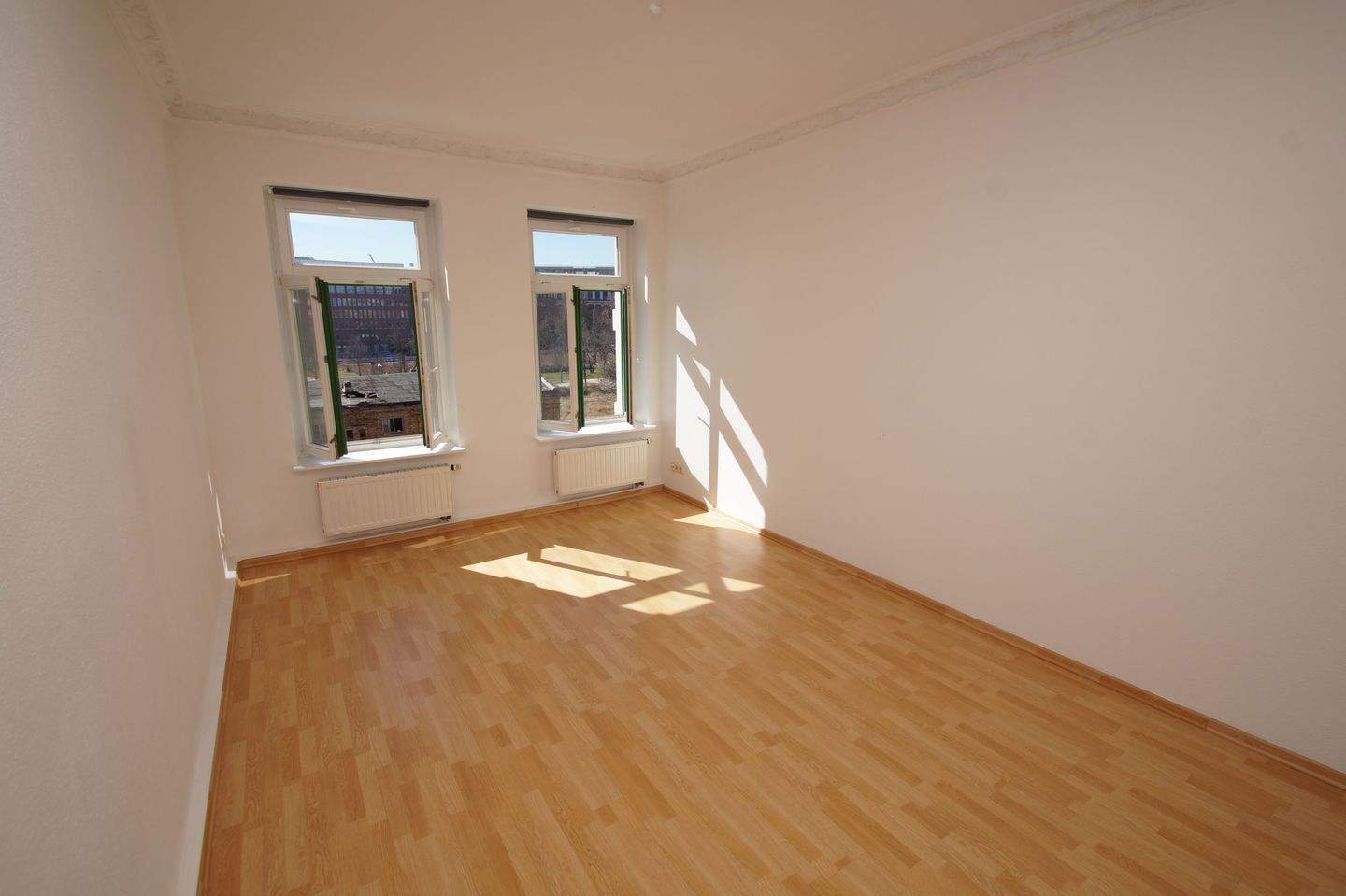 Thumbnail-Erdgeschosswohnung: 3-Zimmer mit Balkon - direkt am Lene-Voigt-Park