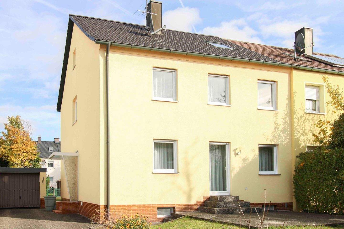 Thumbnail-Zweifamilienhaus mit Potenzial: gepflegt, ruhige Lage, hervorragende Verkehrsanbindung