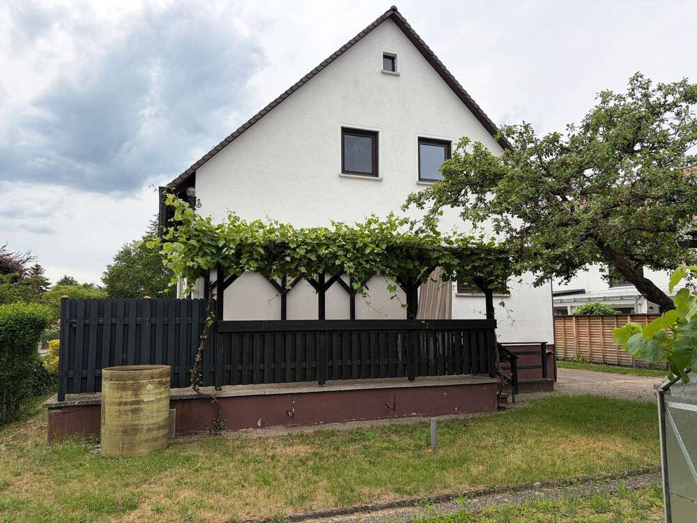 Thumbnail-Gepflegtes Wohnhaus mit schönem Garten, Doppelgarage und vielseitigen Nutzungsmöglichkeiten in Moosbach