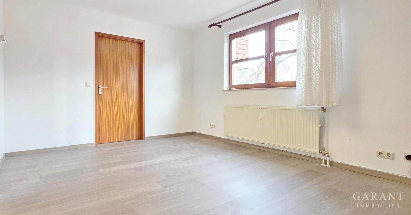 Thumbnail-** 3 12 Zimmer-Wohnung mit Süd-Balkon + Aufzug im Haus **