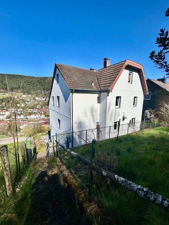 Thumbnail-Preiswert wohnen mit großem Grundstück und herrlicher Aussicht!