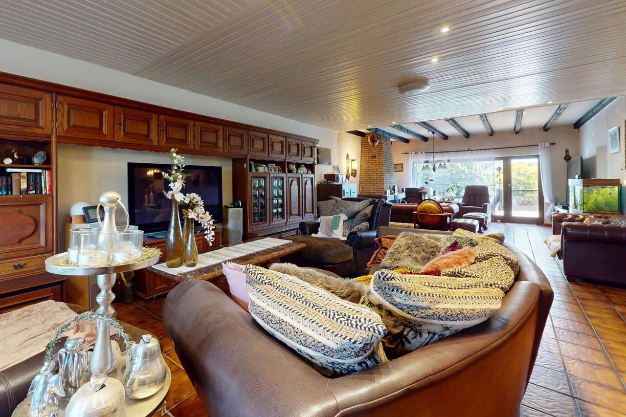 Thumbnail-PHI KÖLN -Ruhig gelegener Familientraum mit Einliegerwohnung und Garagen in Erfstadt-Erp!