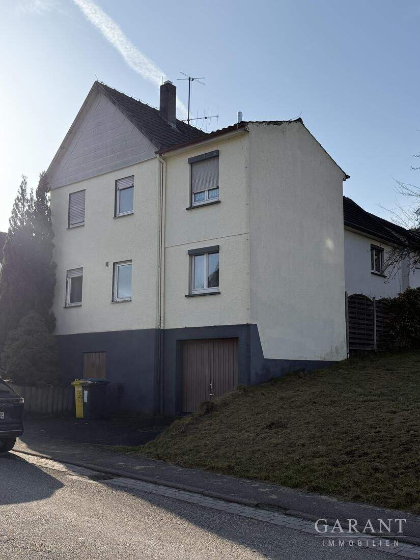 Thumbnail-Zweifamilienhaus mit 10 Zimmern - Sanierungsobjekt mit viel Potenzial!